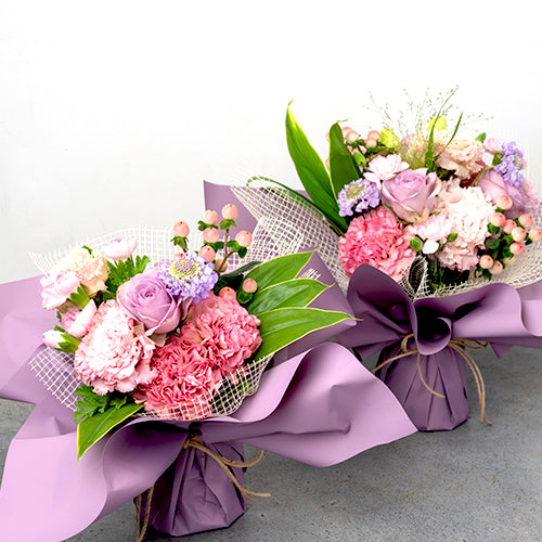 生花花束 そのまま飾れるカーネーションのスタンディングブーケ 花びらメッセージ