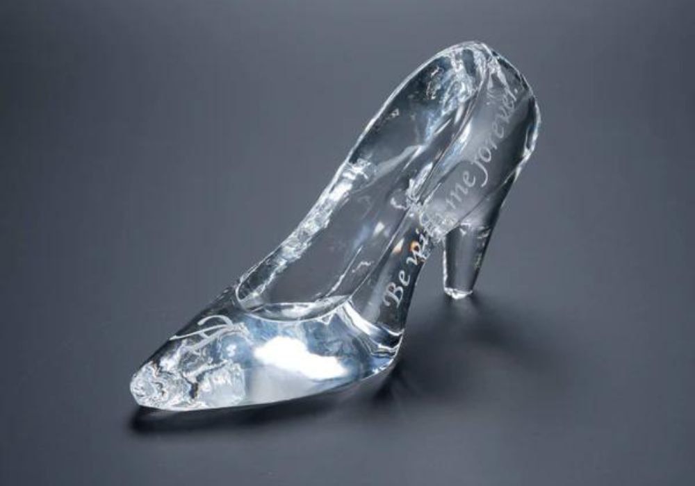 右足から靴をはくと、その日一日がHAPPYになる♡シンデレラの靴