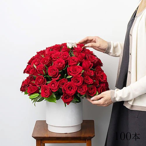 生花　赤バラのアレンジメント　花びらメッセージ　