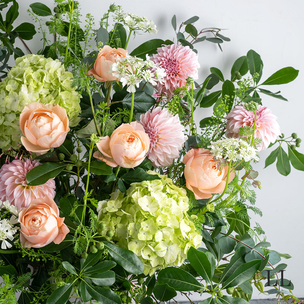 生花　季節のフラワーアレンジメント 花びらメッセージ