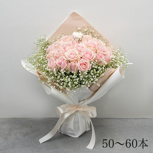 生花かすみ草とピンクのバラの花束 プロポーズの定番 花びらメッセージ