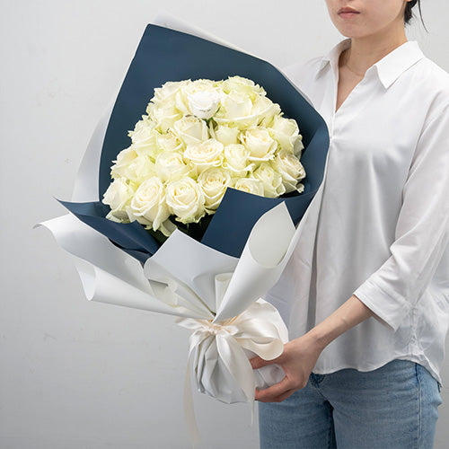 生花白バラの花束 プロポーズの定番 花びらメッセージ