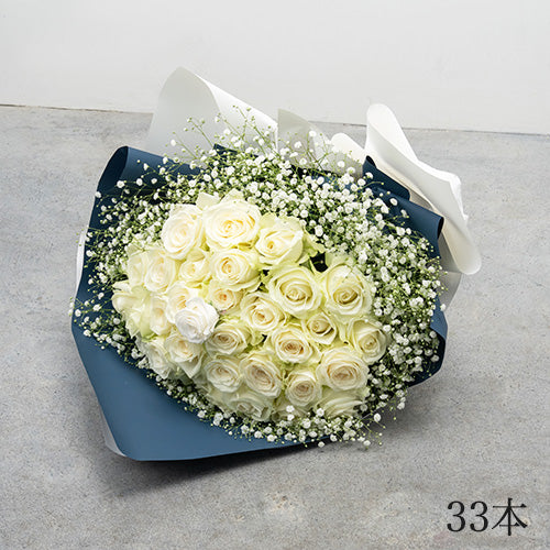 生花かすみ草と白バラの花束 プロポーズの定番 花びらメッセージ