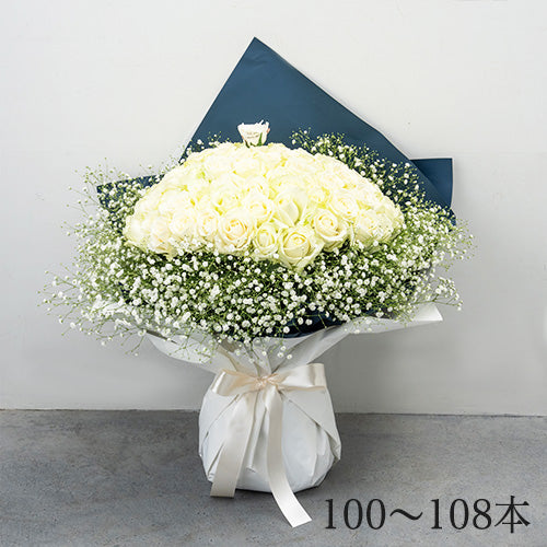 生花かすみ草と白バラの花束 プロポーズの定番 花びらメッセージ