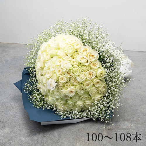 生花かすみ草と白バラの花束 プロポーズの定番 花びらメッセージ