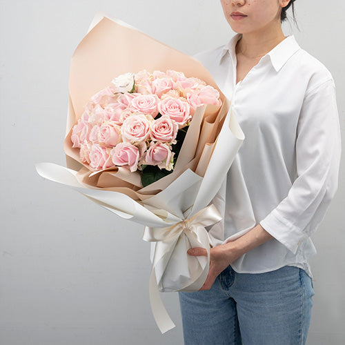 生花ピンクのバラの花束 プロポーズの定番 花びらメッセージ