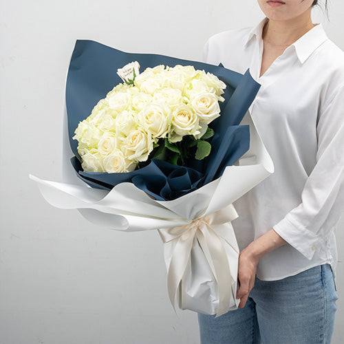 生花白バラの花束 プロポーズの定番 花びらメッセージ