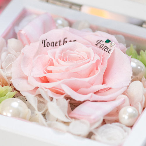 高級ホワイトオルゴールBOX お花イッパイ!プリザーブドフラワー_ピーチ_オプション_花びらメッセージ_誕生石ラインストーン