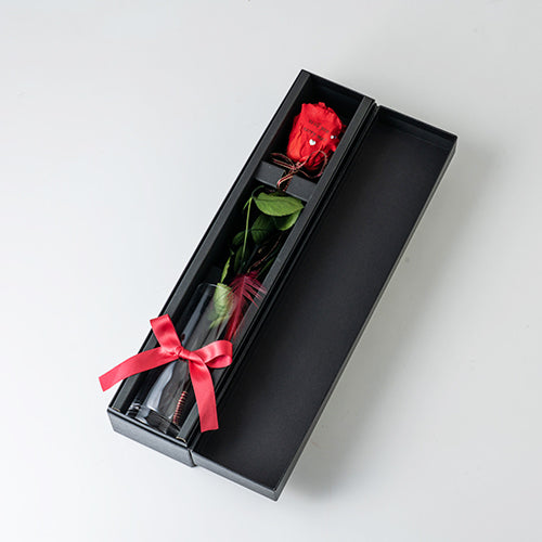 花びらメッセージを入れたプロポーズ用の一輪の花
