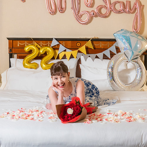 ホテルでプロポーズ 彼女の年齢に合わせて”選べる生花花束”+フラッグ装飾セット