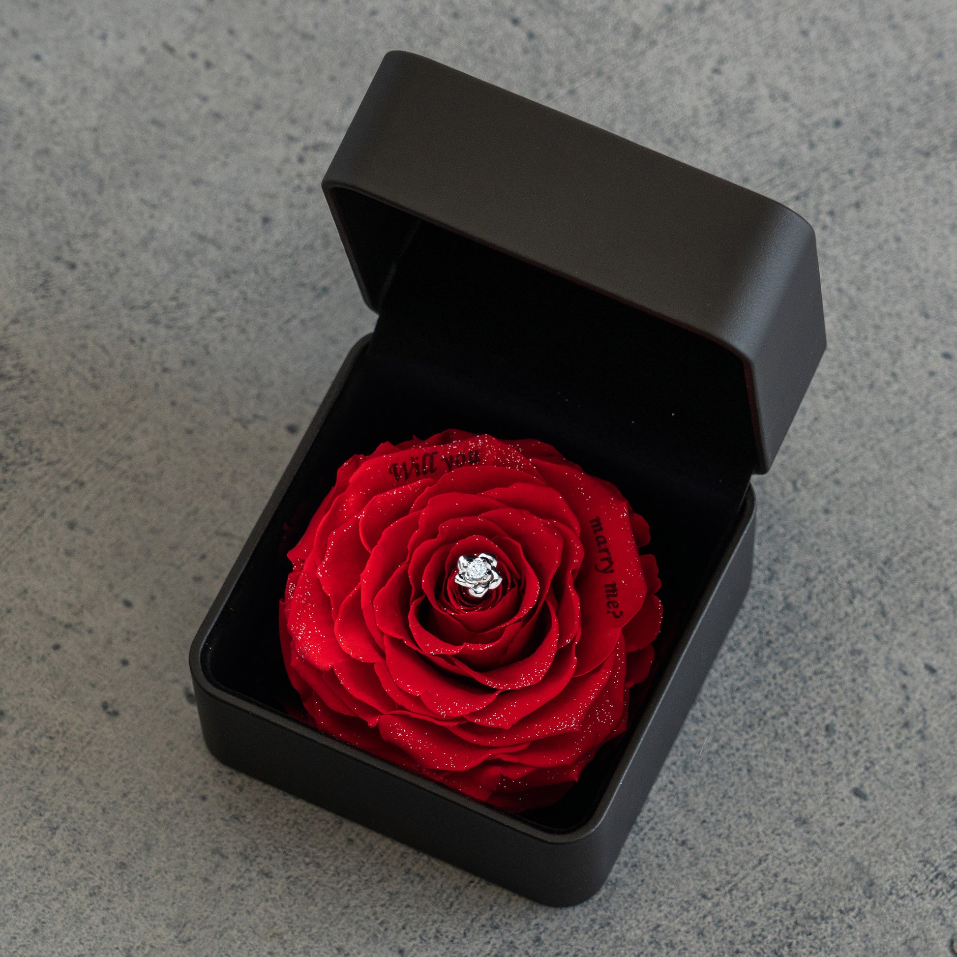 ダイヤモンド プロポーズフラワーBOX (婚約指輪リメイクサービス付き) 0.3ct　レッド　プロポーズ用
