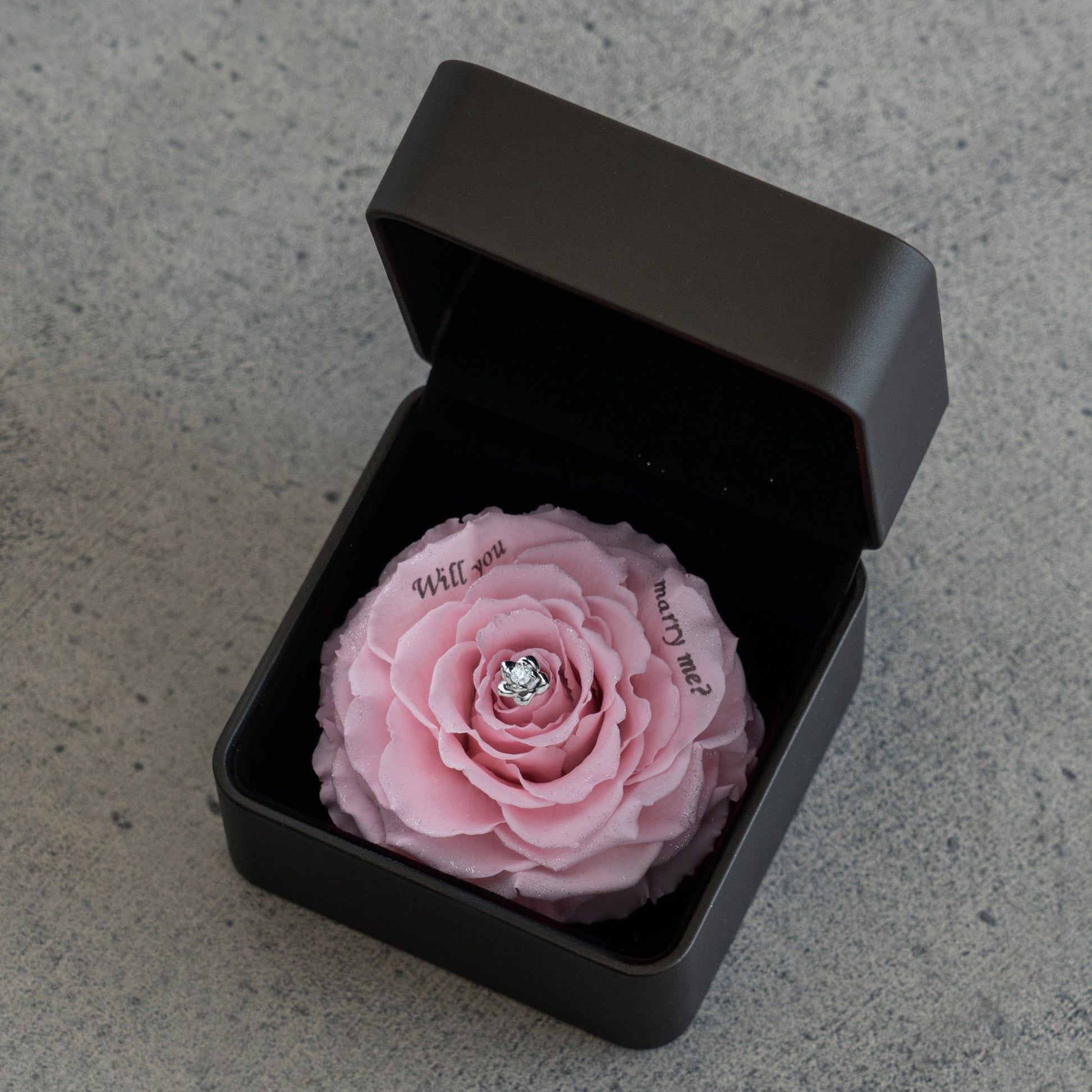 ダイヤモンド プロポーズフラワーBOX (婚約指輪リメイクサービス付き) 0.3ct　ピンク　プロポーズ用
