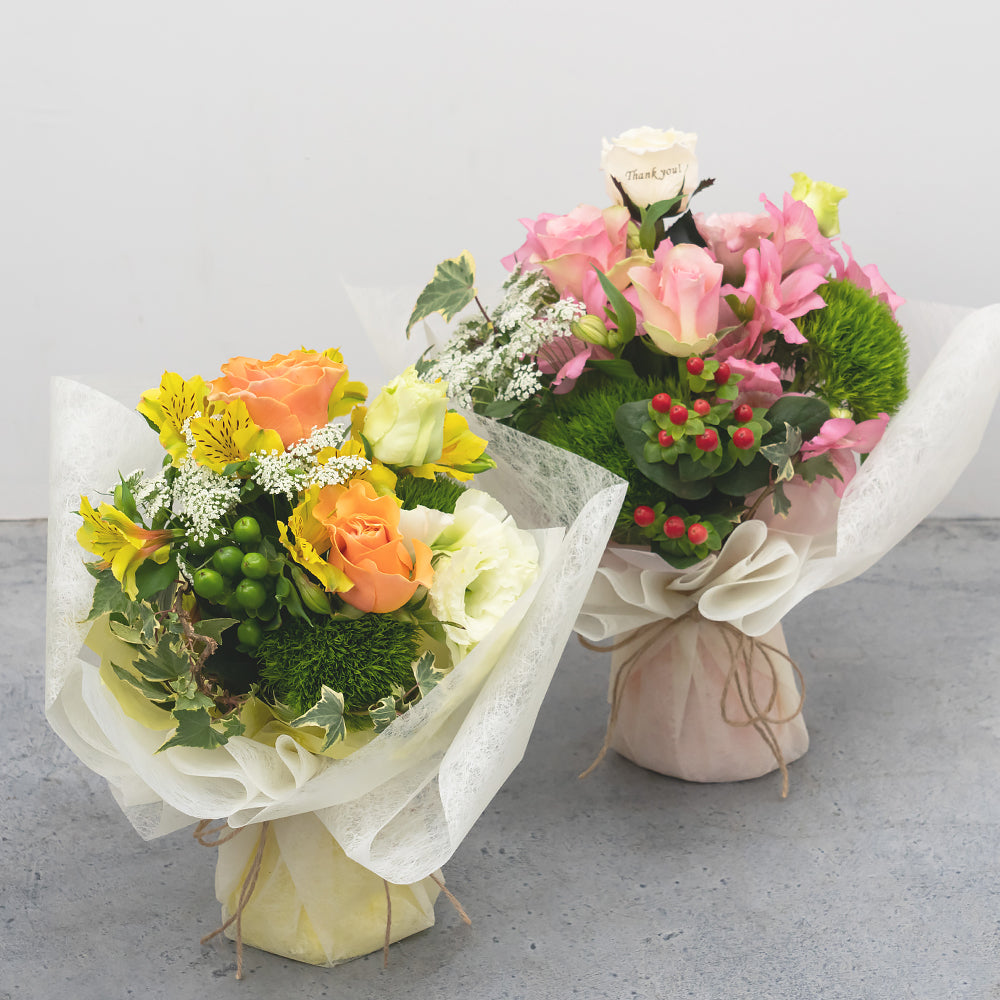 母の日限定 花びらメッセージ 生花 季節の花のスタンディングブーケ